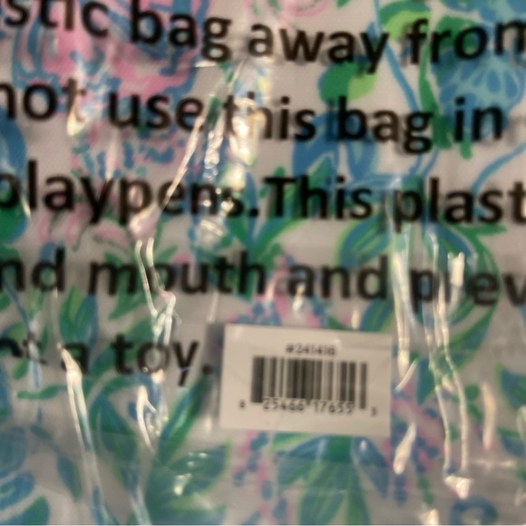 NWT Lilly Pulitzer Hanging Toiletry Bag Color: Resort White Just A Pinch - Picture 12 of 15